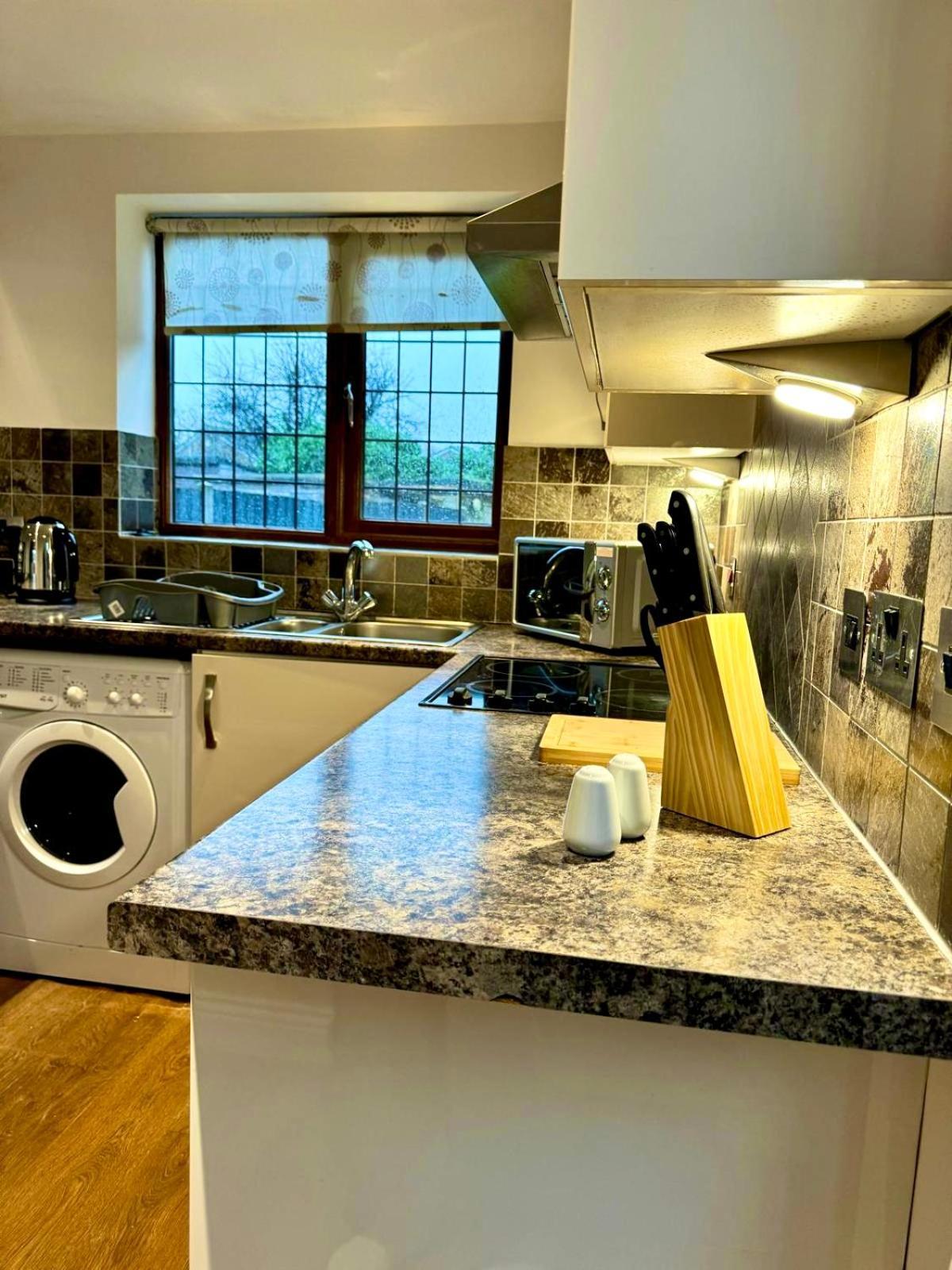 3Br House Ossett-Wakefield, Free Parking 3 Cars Wi Fi Long Stays Zewnętrze zdjęcie