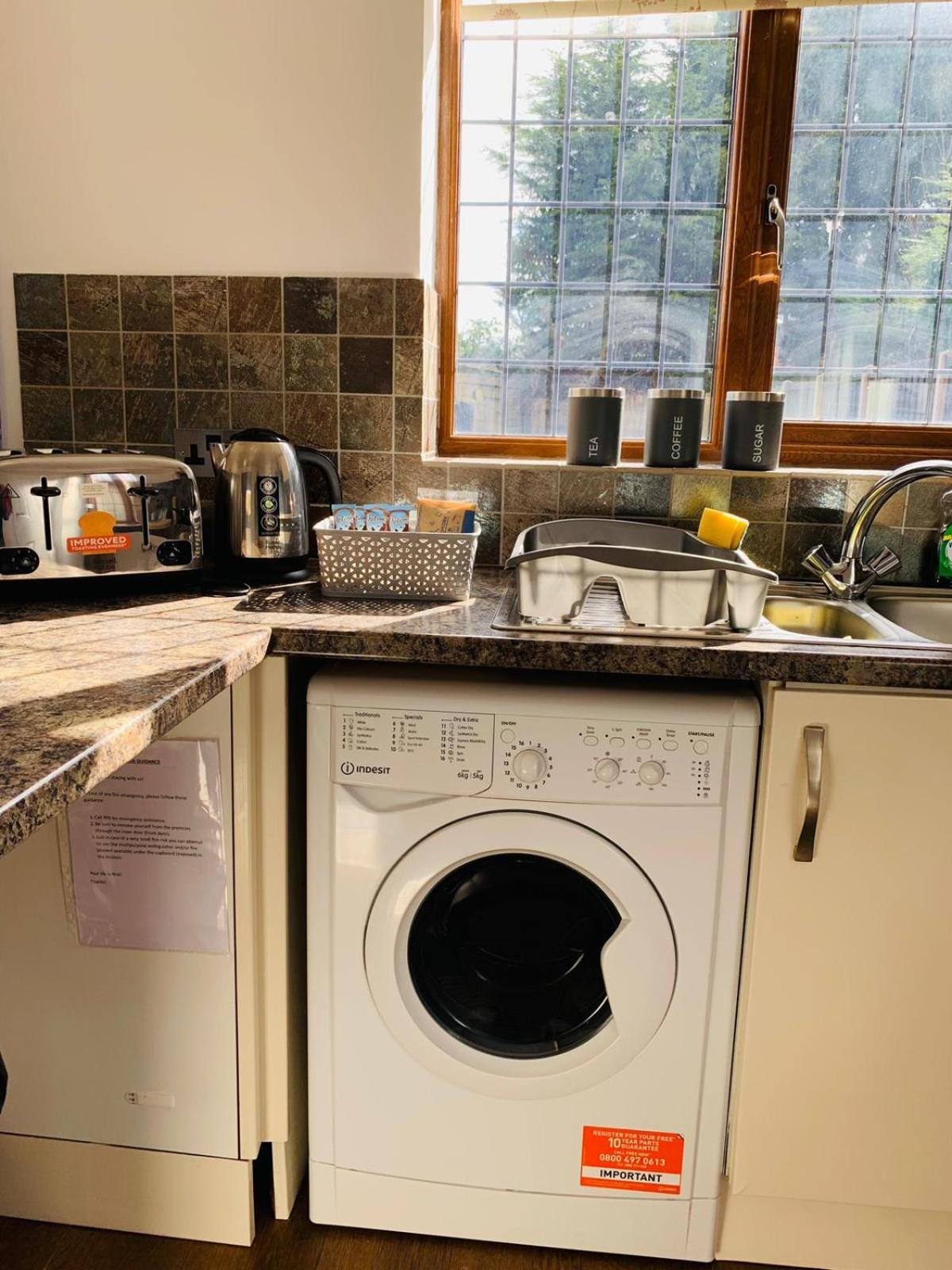 3Br House Ossett-Wakefield, Free Parking 3 Cars Wi Fi Long Stays Zewnętrze zdjęcie